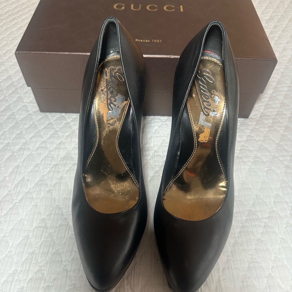 Gucci Elegant Black Leather Heels